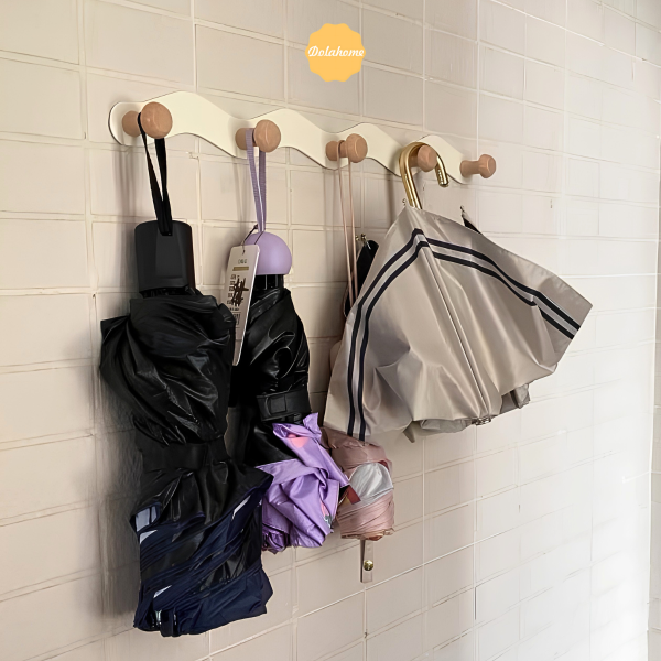 Móc treo tường lượn sóng nút gỗ trụ Dola Home